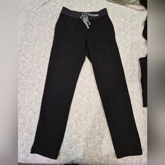 Figs Black Scrub Set - XS Top & XS Joggers - Picture 2 of 3